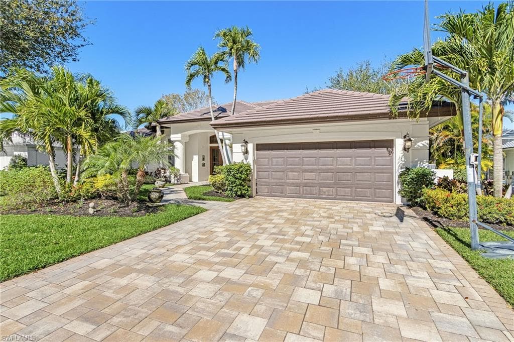 2025 Mission DR, NAPLES FL 34109-4