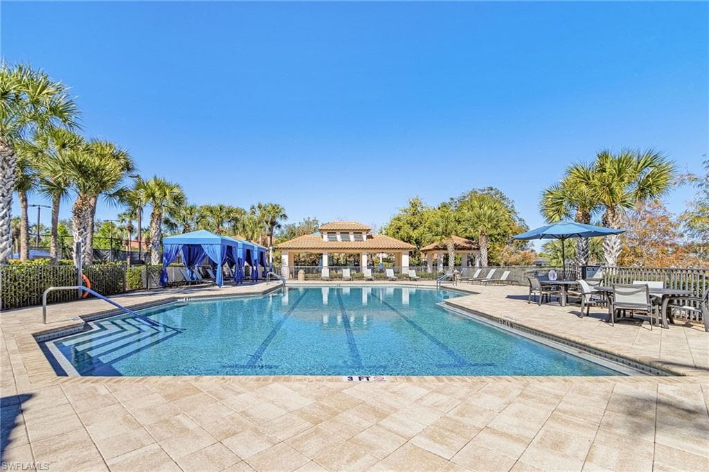 2025 Mission DR, NAPLES FL 34109-43