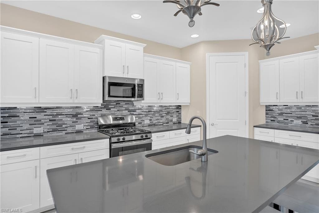7530 Cypress Walk DR, FORT MYERS FL 33966-15