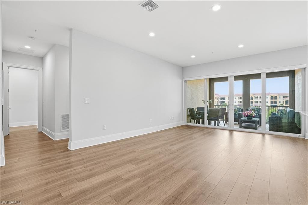 21490 Strada Nuova CIR # 307, ESTERO FL 33928-7