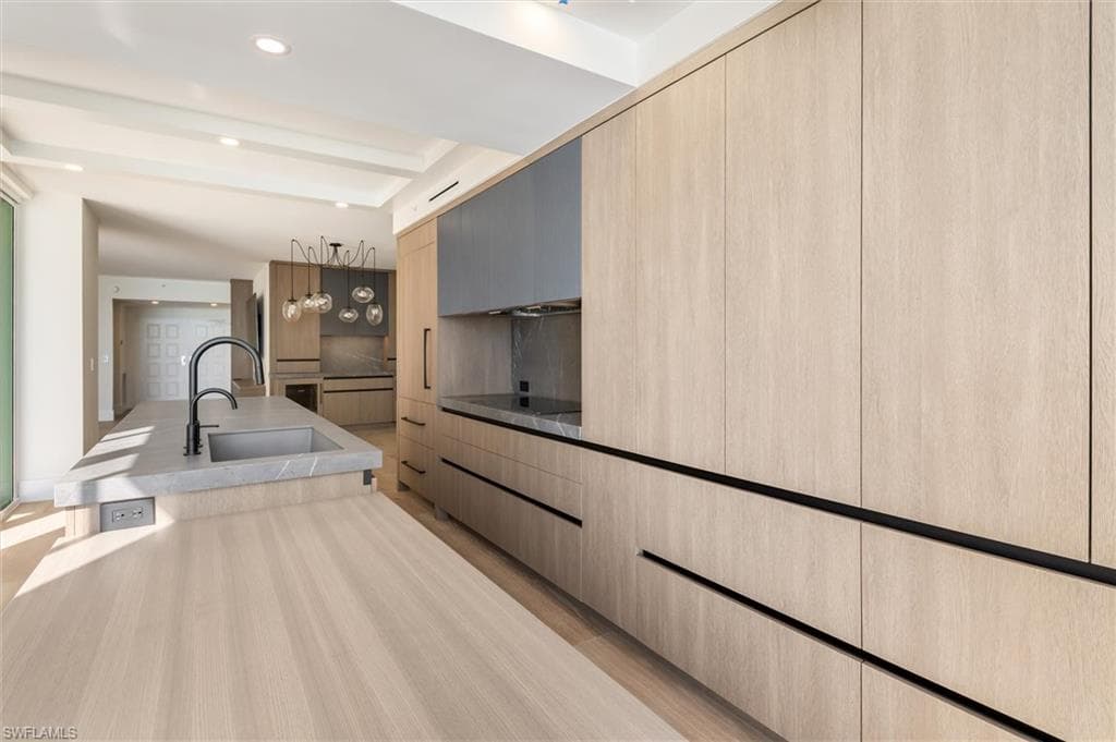 980 Cape Marco DR # 1705, MARCO ISLAND FL 34145-9