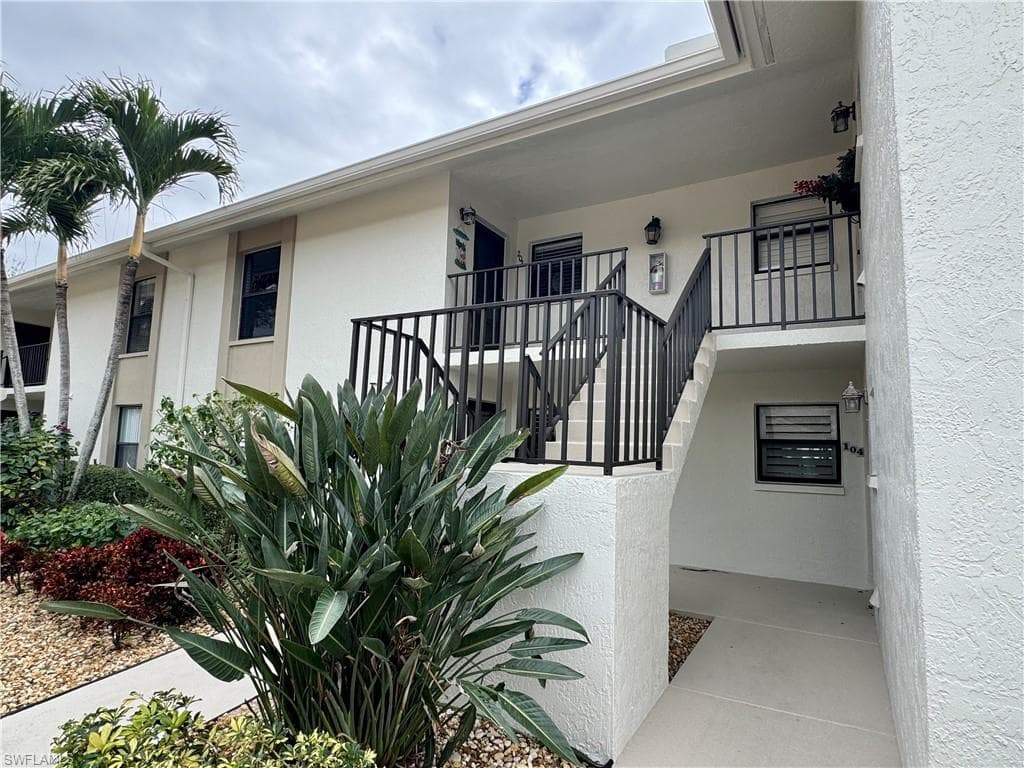 501 Lake Louise CIR # 203, NAPLES FL 34110-3