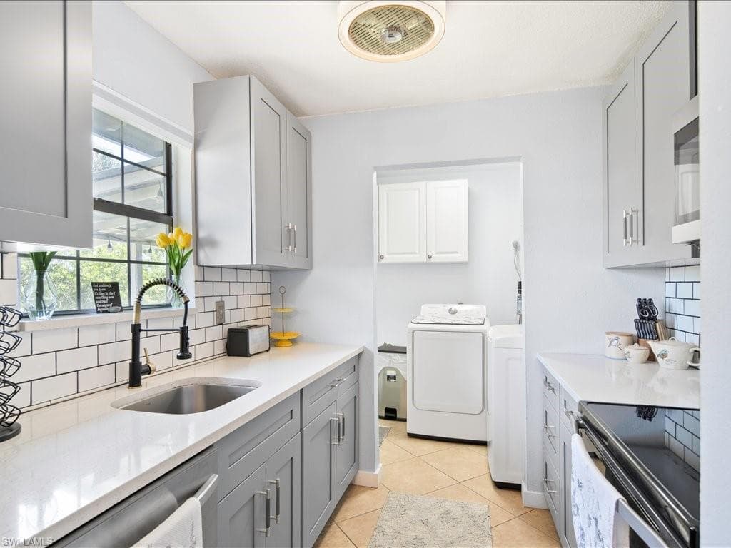 2469 Florida AVE, NAPLES FL 34112-11