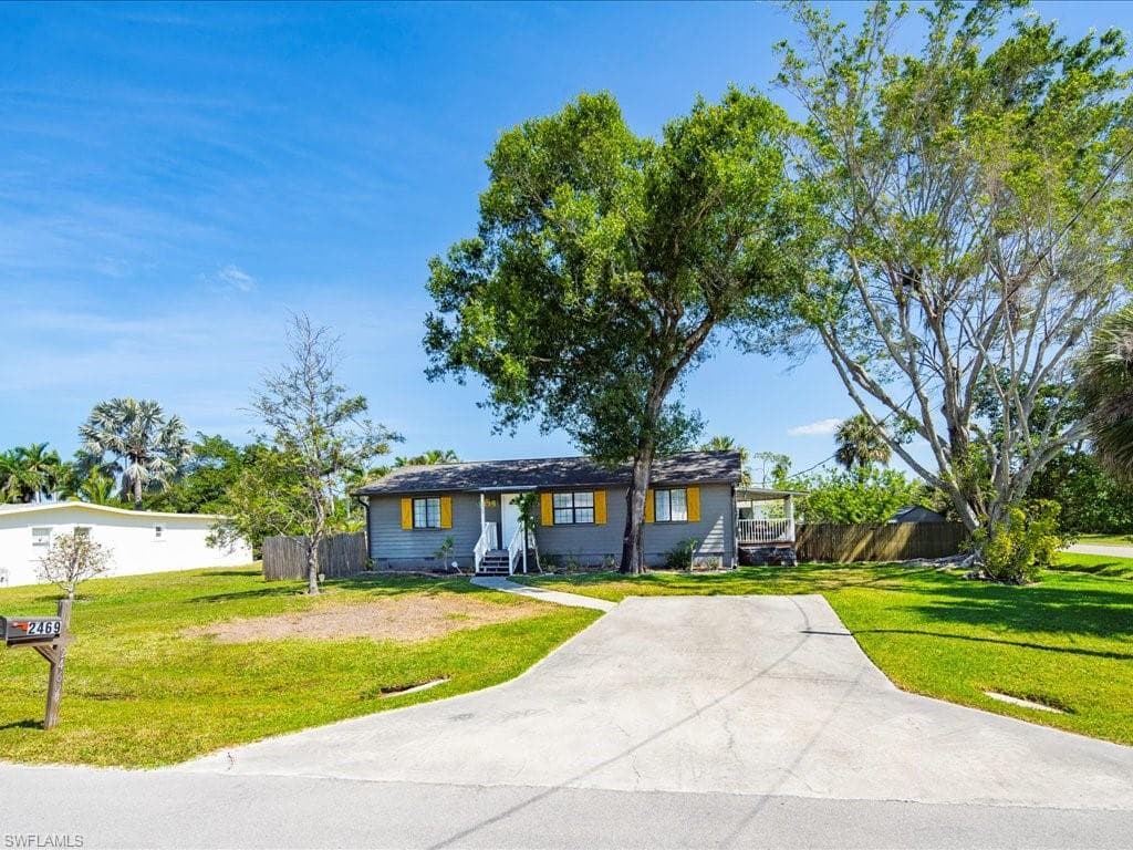 2469 Florida AVE, NAPLES FL 34112-33