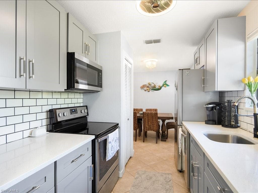 2469 Florida AVE, NAPLES FL 34112-10