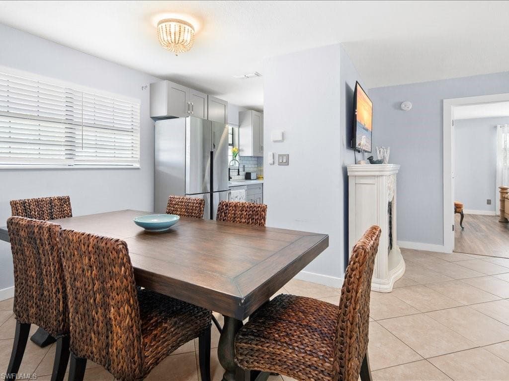 2469 Florida AVE, NAPLES FL 34112-7