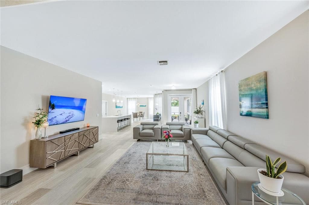 8260 Laurel Lakes BLVD, NAPLES FL 34119-4