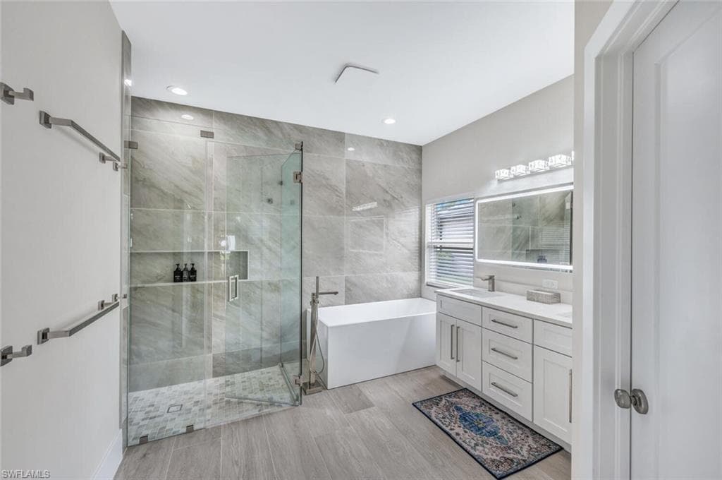 8260 Laurel Lakes BLVD, NAPLES FL 34119-23