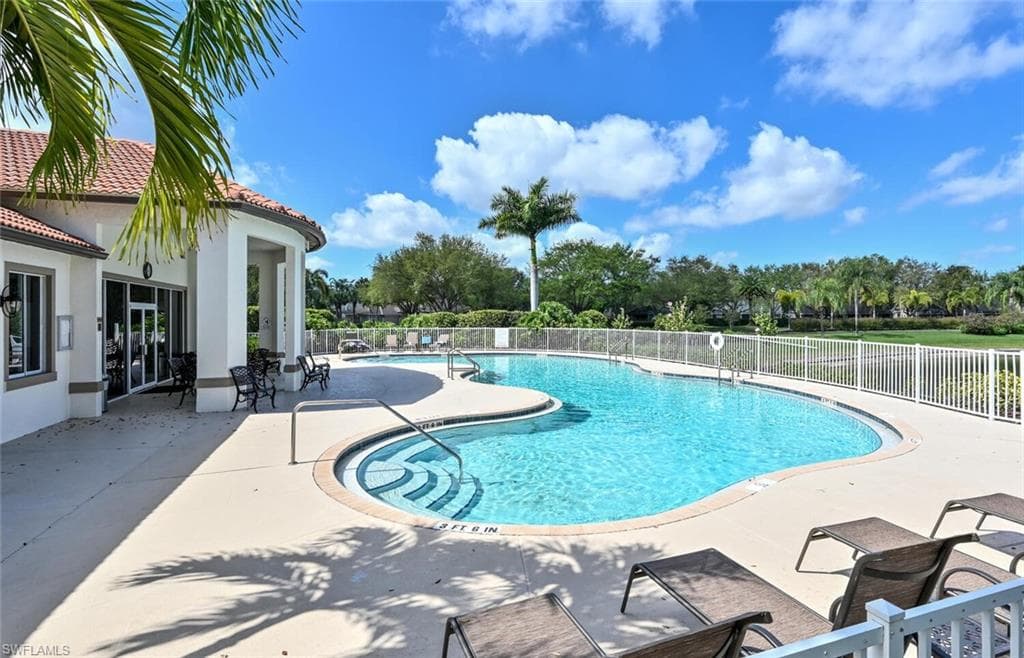 8260 Laurel Lakes BLVD, NAPLES FL 34119-39