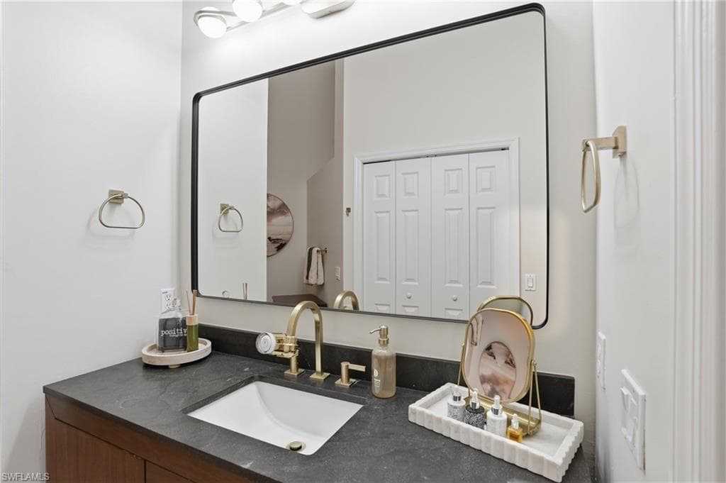 5435 Worthington LN # 204, NAPLES FL 34110-28