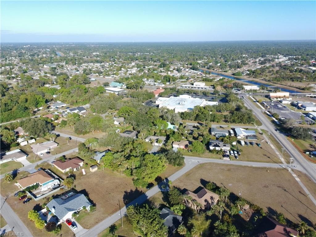 33 Eustis AVE, LEHIGH ACRES FL 33936-5