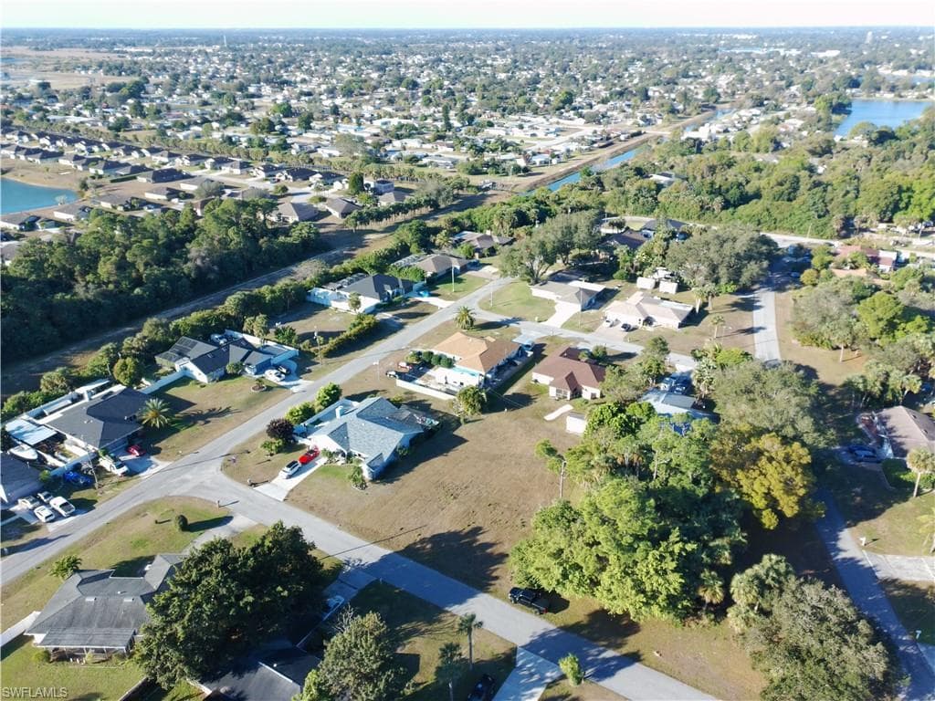 33 Eustis AVE, LEHIGH ACRES FL 33936-6