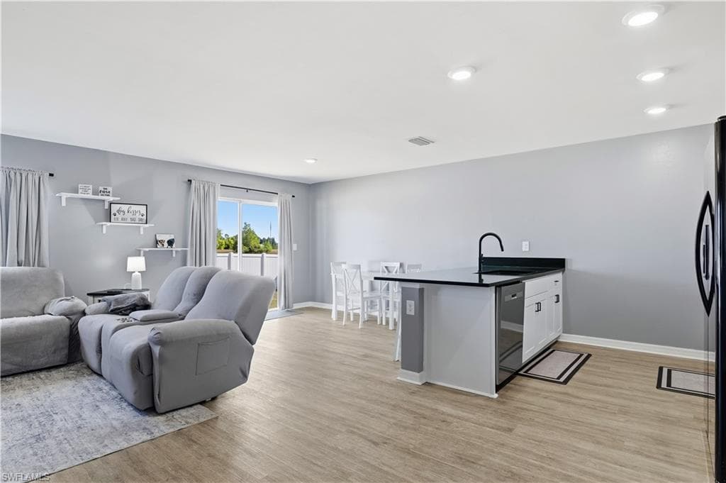 3919 NE 17th AVE, CAPE CORAL FL 33909-9