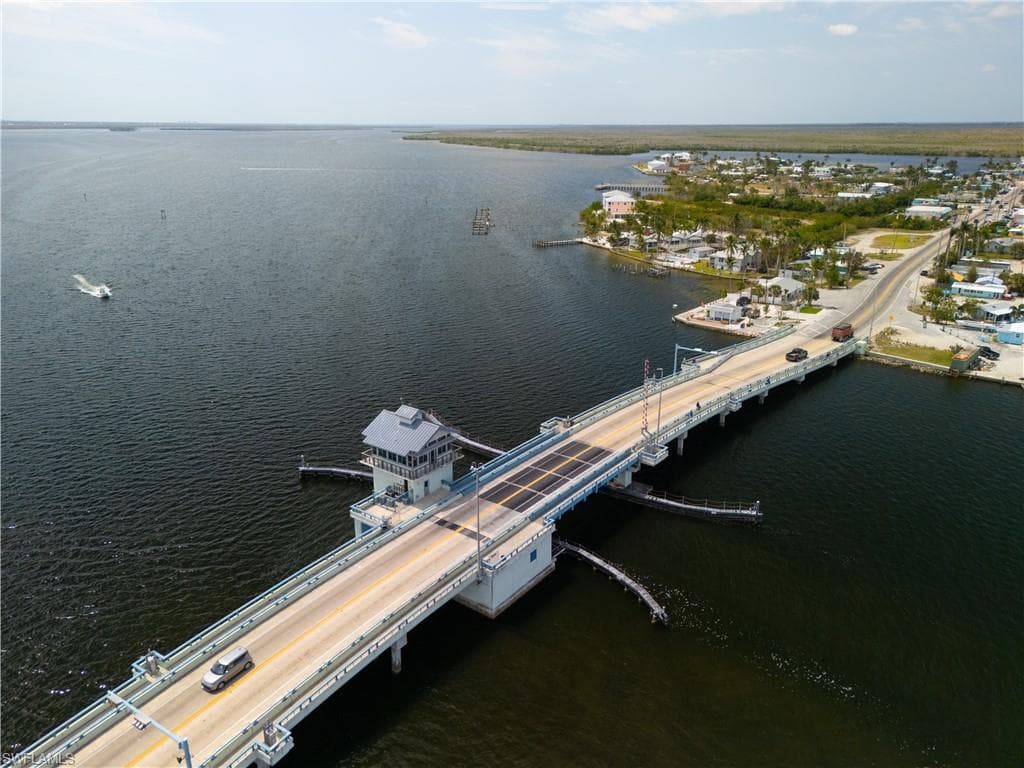 5500 Stringfellow RD, OTHER FL 33956-15