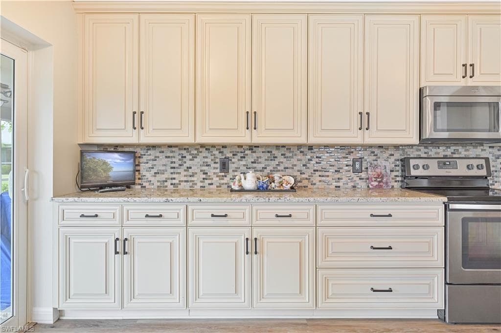 9201 Marigold CT, FORT MYERS FL 33919-15