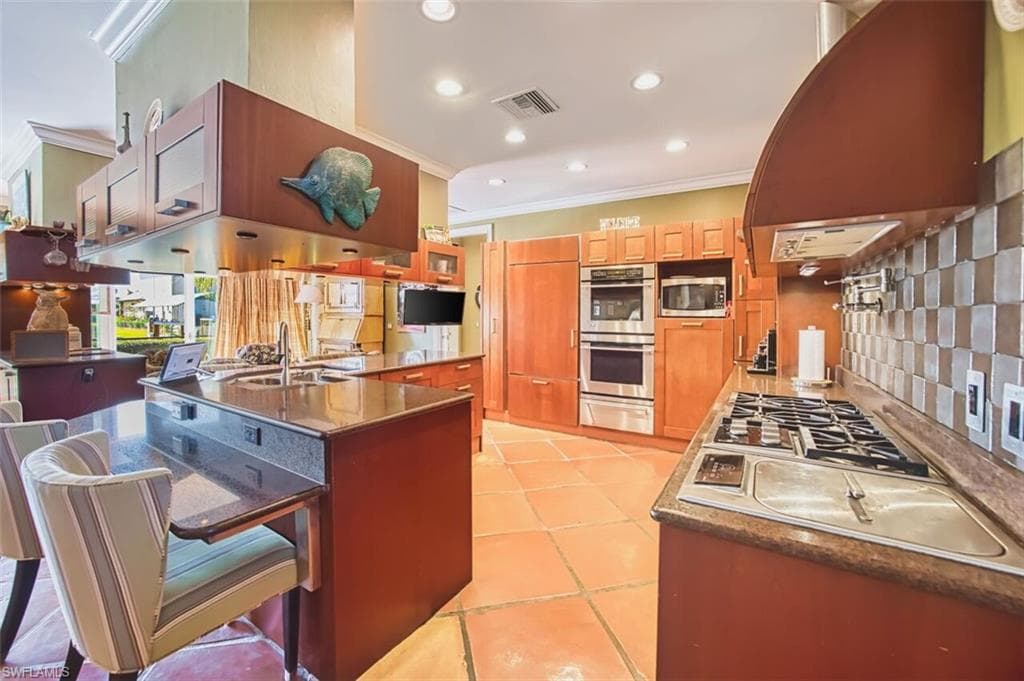 130 Montrose DR-15
