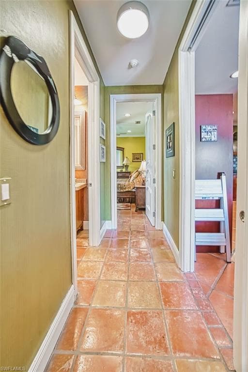 130 Montrose DR-27