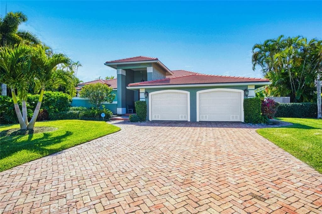 130 Montrose DR-44