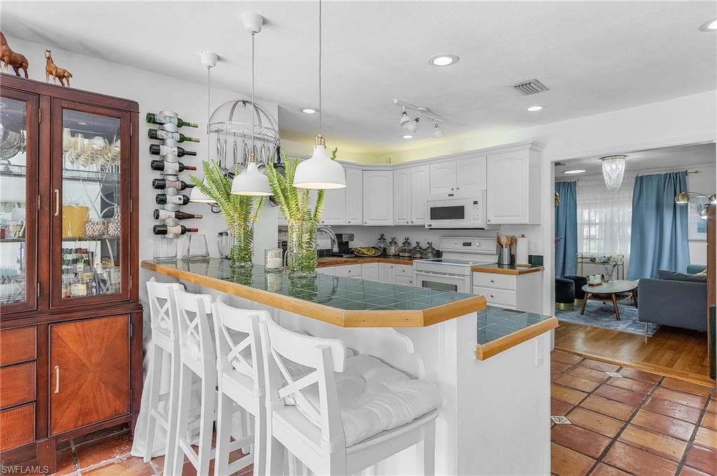 27553 Playa Del Rey LN, BONITA SPRINGS FL 34135-11