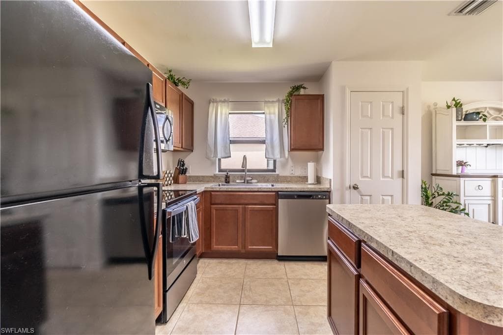 727 Morningview CT-8