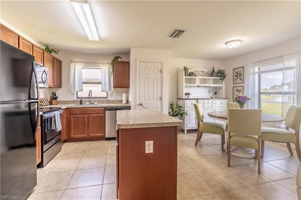 727 Morningview CT-7