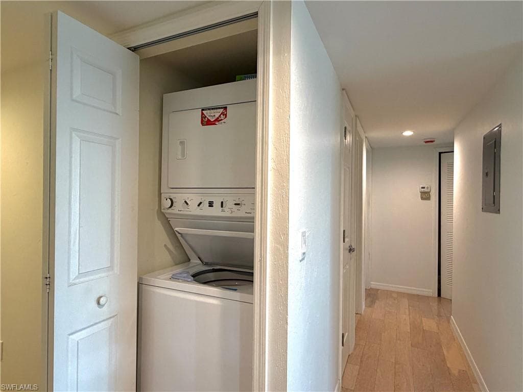 1001 Foxfire LN # 301, NAPLES FL 34104-11