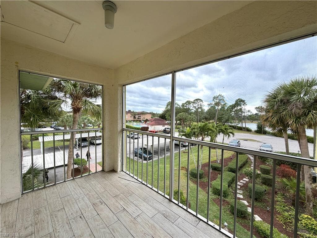 1001 Foxfire LN # 301, NAPLES FL 34104-10