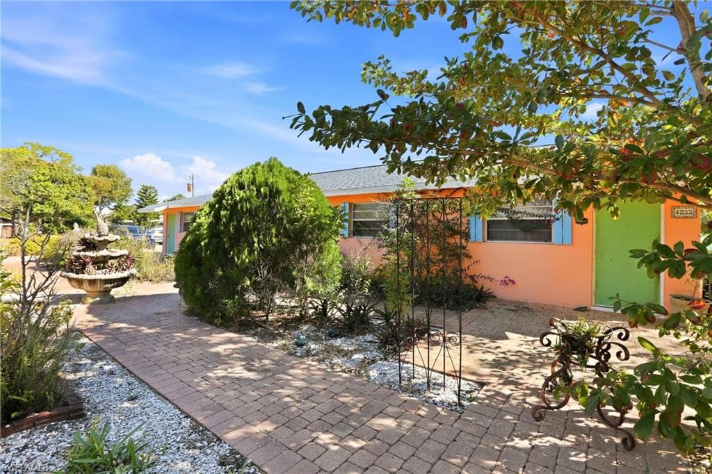 4231 Mariner LN, BONITA SPRINGS FL 34134-1
