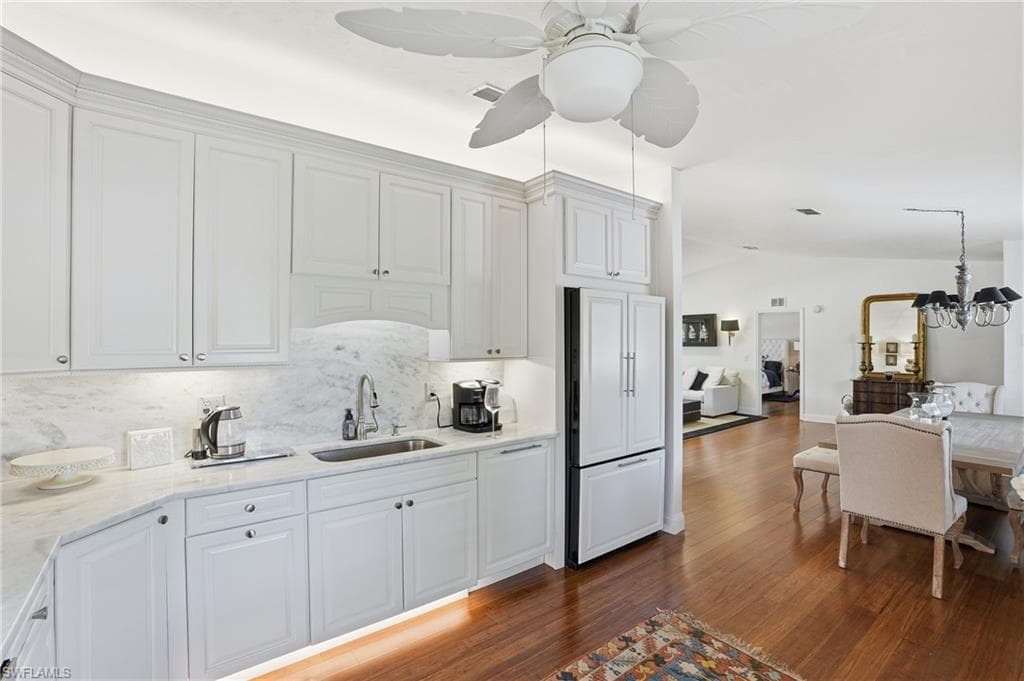 3231 Horse Carriage WAY 10-16