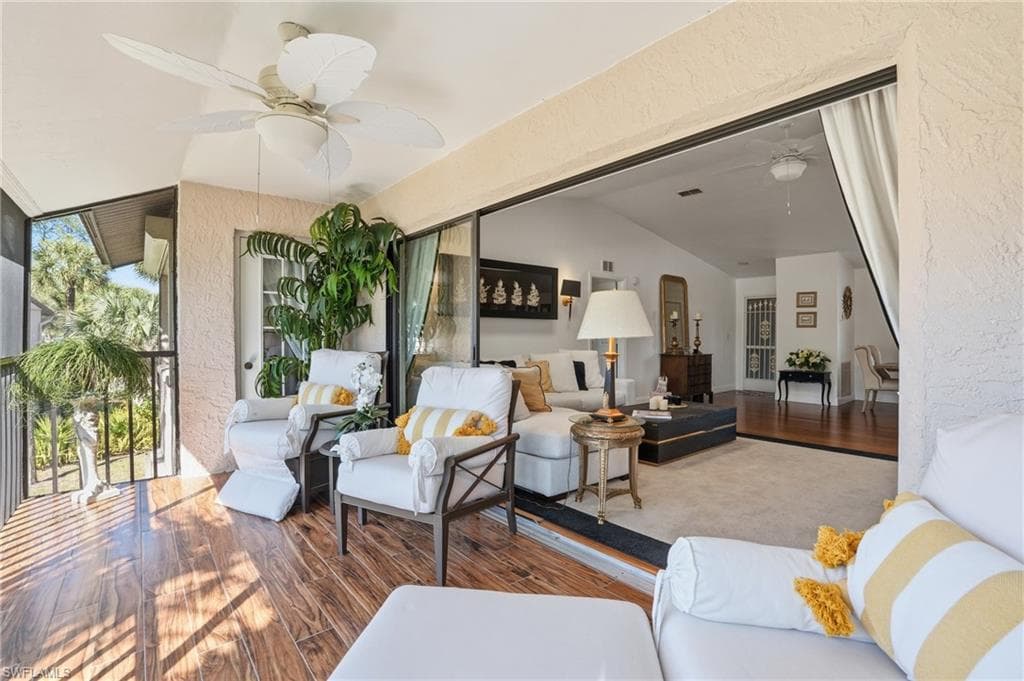 3231 Horse Carriage WAY 10-11