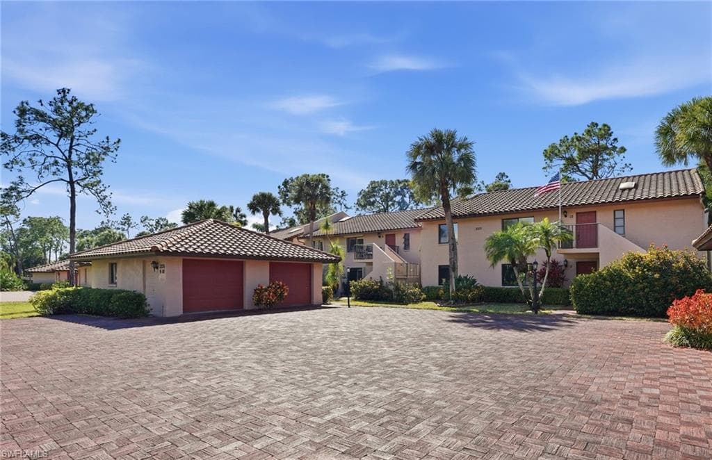 3231 Horse Carriage WAY 10-35