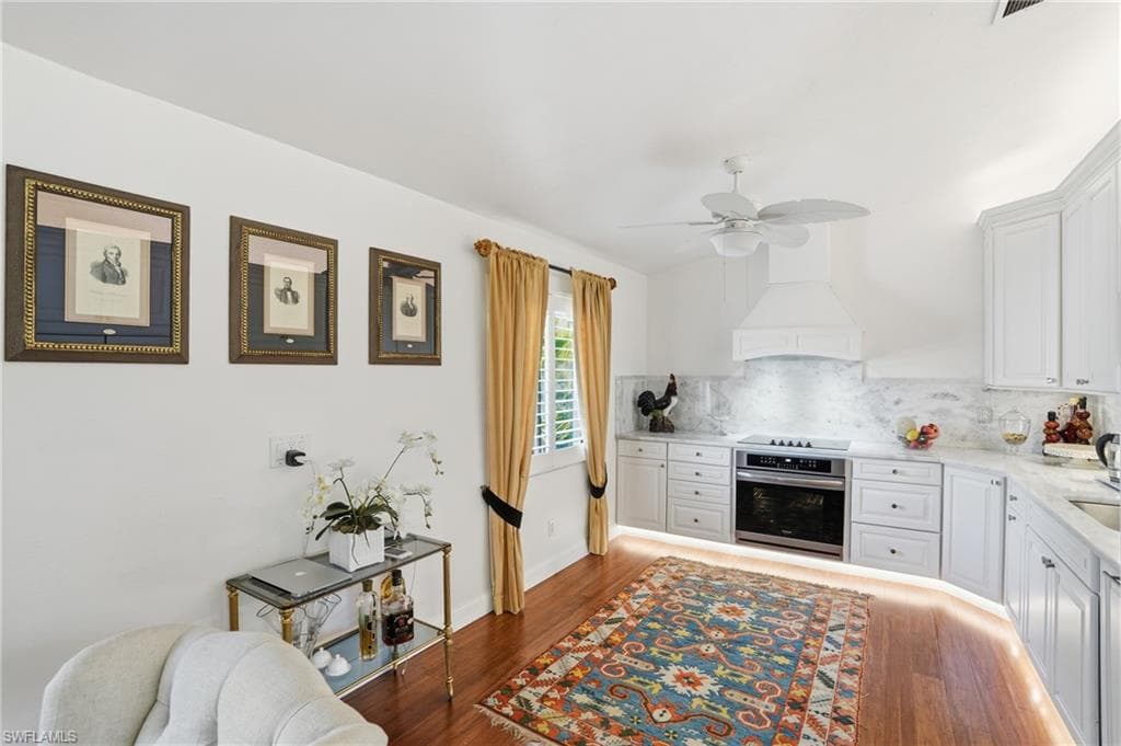 3231 Horse Carriage WAY 10-17