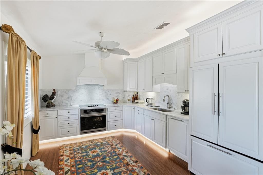 3231 Horse Carriage WAY 10-18