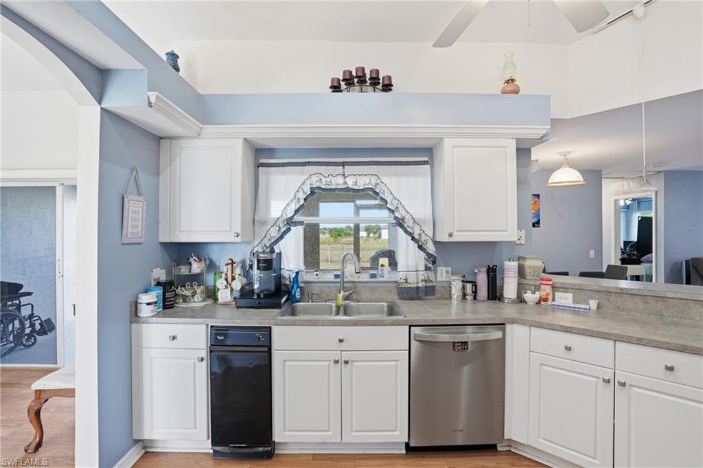 203 Manatee ST-13