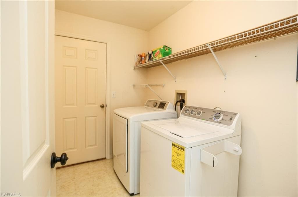 7775 Scarlet CT, NAPLES FL 34104-16