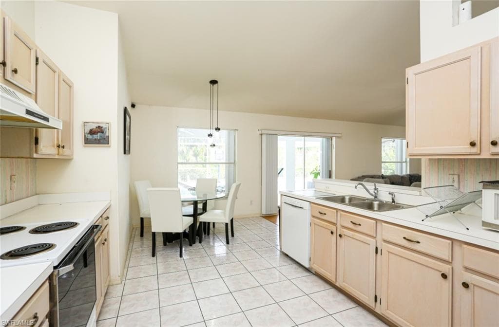 7775 Scarlet CT, NAPLES FL 34104-6