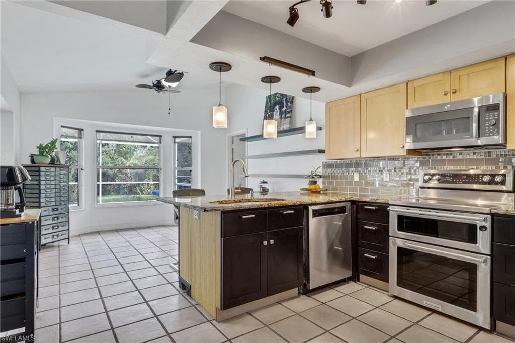 2667 River Reach DR-10