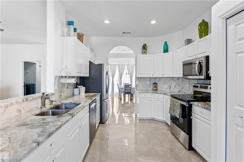 9346 Palm Island CIR, NORTH FORT MYERS FL 33903-15