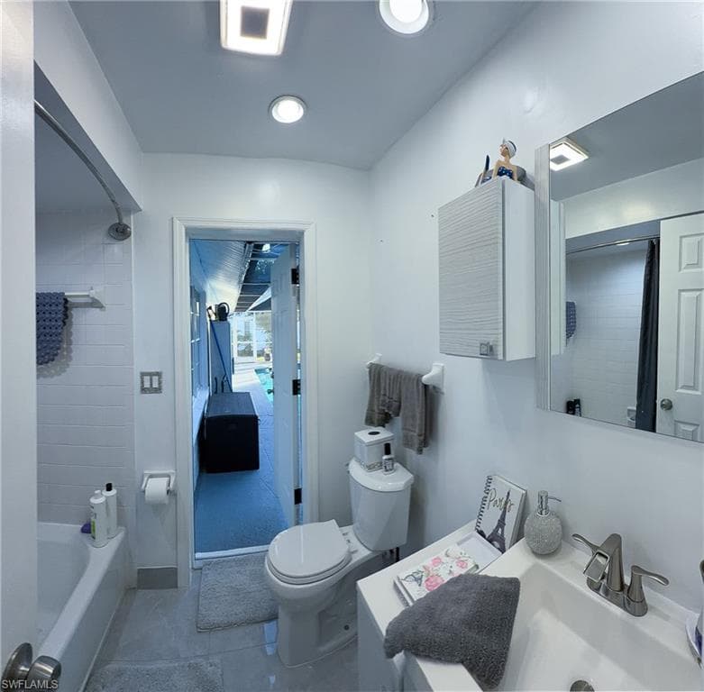 22690 Island Lakes DR-23