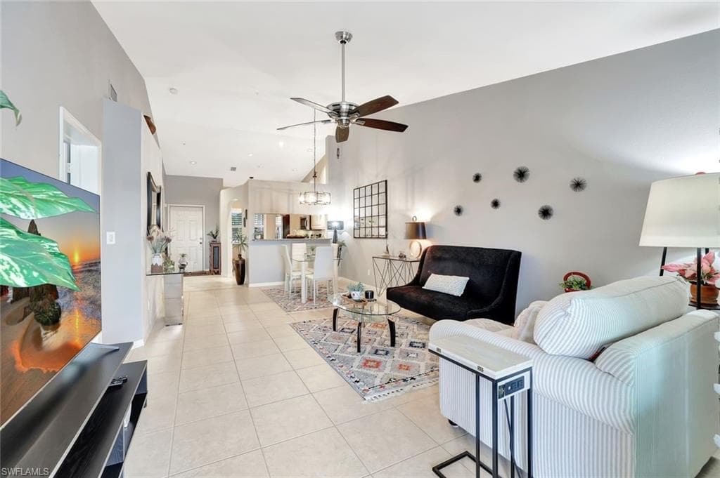 6270 Huntington Lakes CIR # 204, NAPLES FL 34119-2