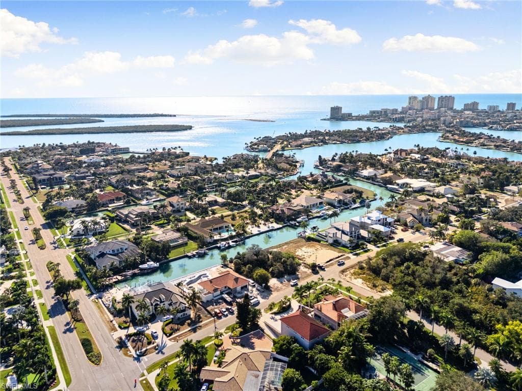 1675 Ludlow RD, MARCO ISLAND FL 34145-1