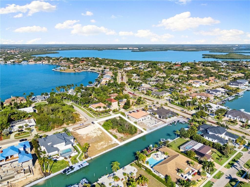1675 Ludlow RD, MARCO ISLAND FL 34145-9