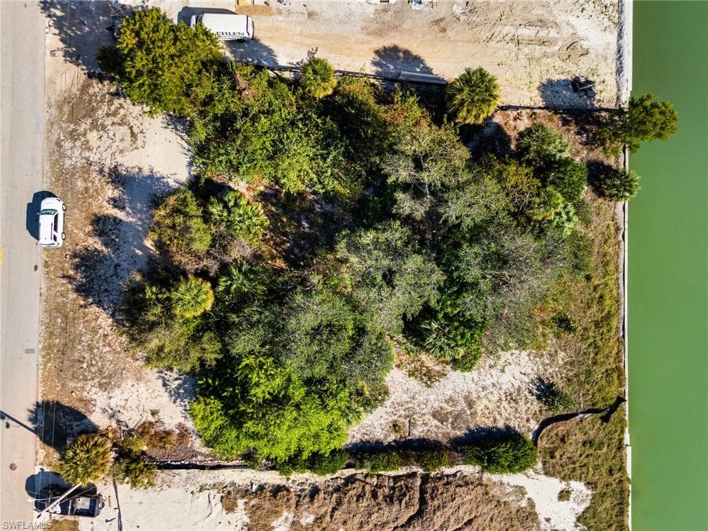 1675 Ludlow RD, MARCO ISLAND FL 34145-3