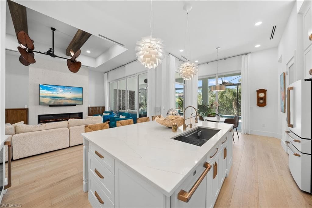 27000 Flamingo DR-15