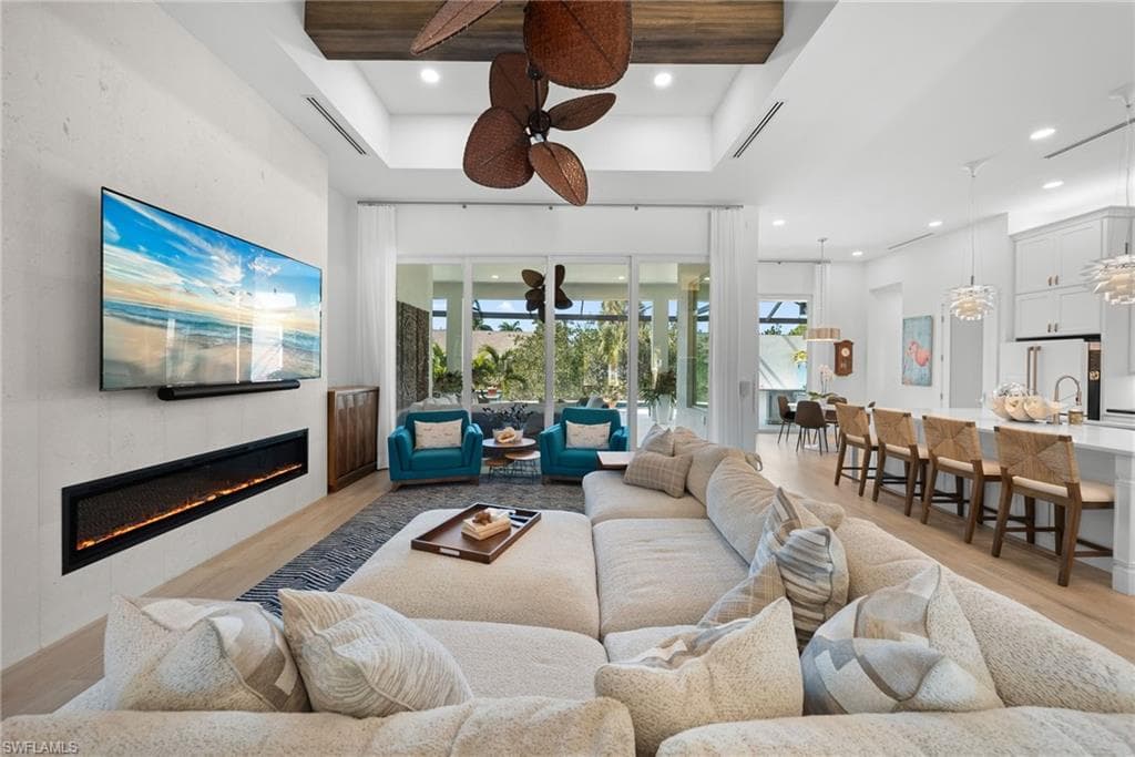 27000 Flamingo DR-6