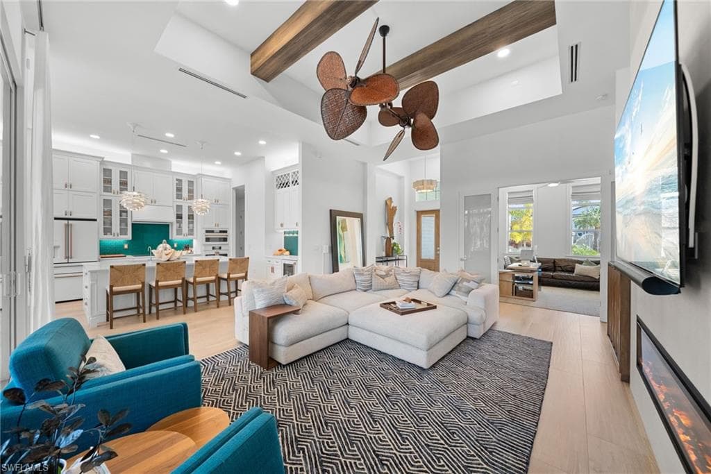 27000 Flamingo DR-8