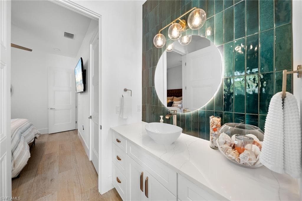 27000 Flamingo DR-39