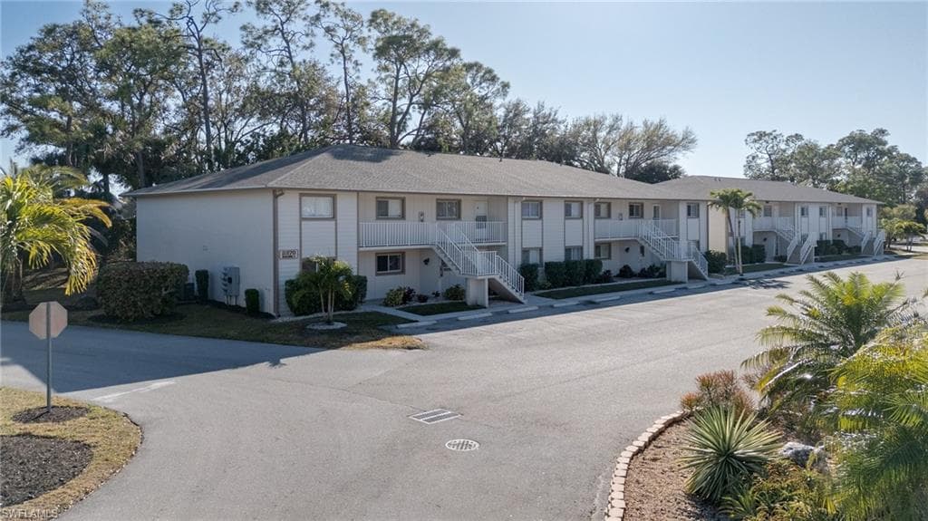 2370 Naples Trace CIR # 6, NAPLES FL 34109-25