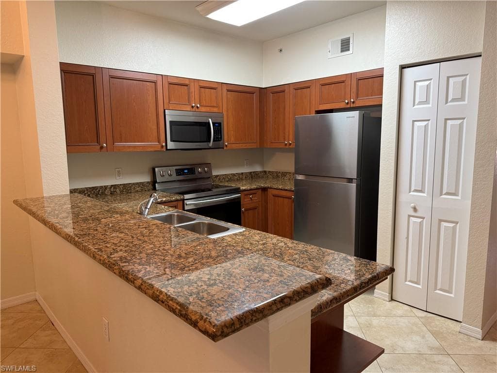 20257 Royal Villagio CT 203-8