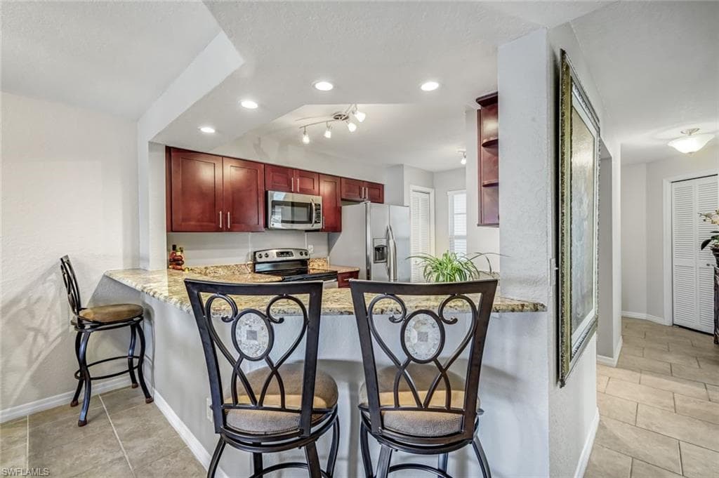 9580 Victoria LN # 208A, NAPLES FL 34109-1